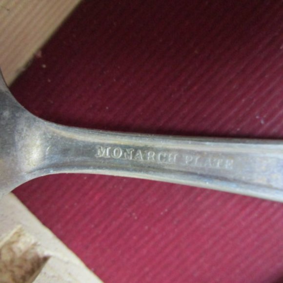 Vtg. KING EDWARDS CHILDS SILVERPLATE FLATWARE SET IN Box 1947?? - Picture 6 of 7